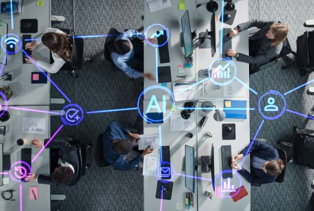 Visão aérea de escritório com rede de ícones de inteligência artificial conectando colaboradores, ilustrando o processo de grounding para garantir respostas baseadas em dados proprietários e confiáveis.