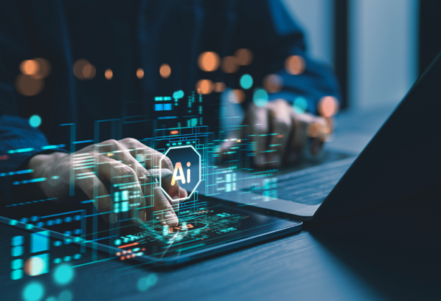 Close de mãos de um desenvolvedor interagindo com telas digitais que exibem códigos e dados sobrepostos por uma camada de inteligência artificial, ilustrando a engenharia por trás de cases com agentes de IA.