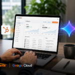 Profissional usando notebook para integração do HubSpot CRM com Gemini Enterprise, destacando ícones de governança de dados e os logos da Geoambiente e Google Cloud.