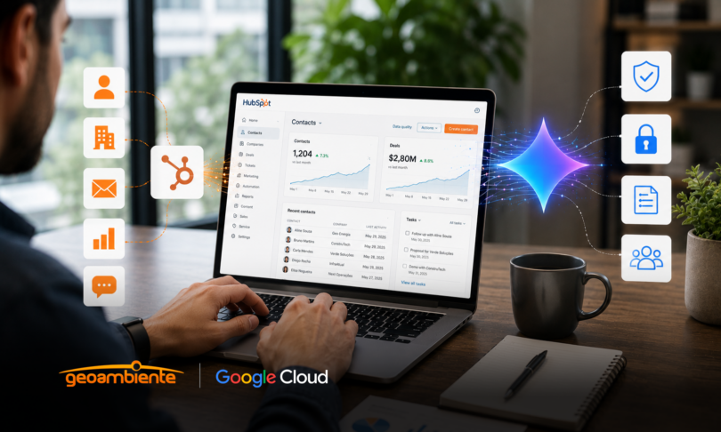 Profissional usando notebook para integração do HubSpot CRM com Gemini Enterprise, destacando ícones de governança de dados e os logos da Geoambiente e Google Cloud.